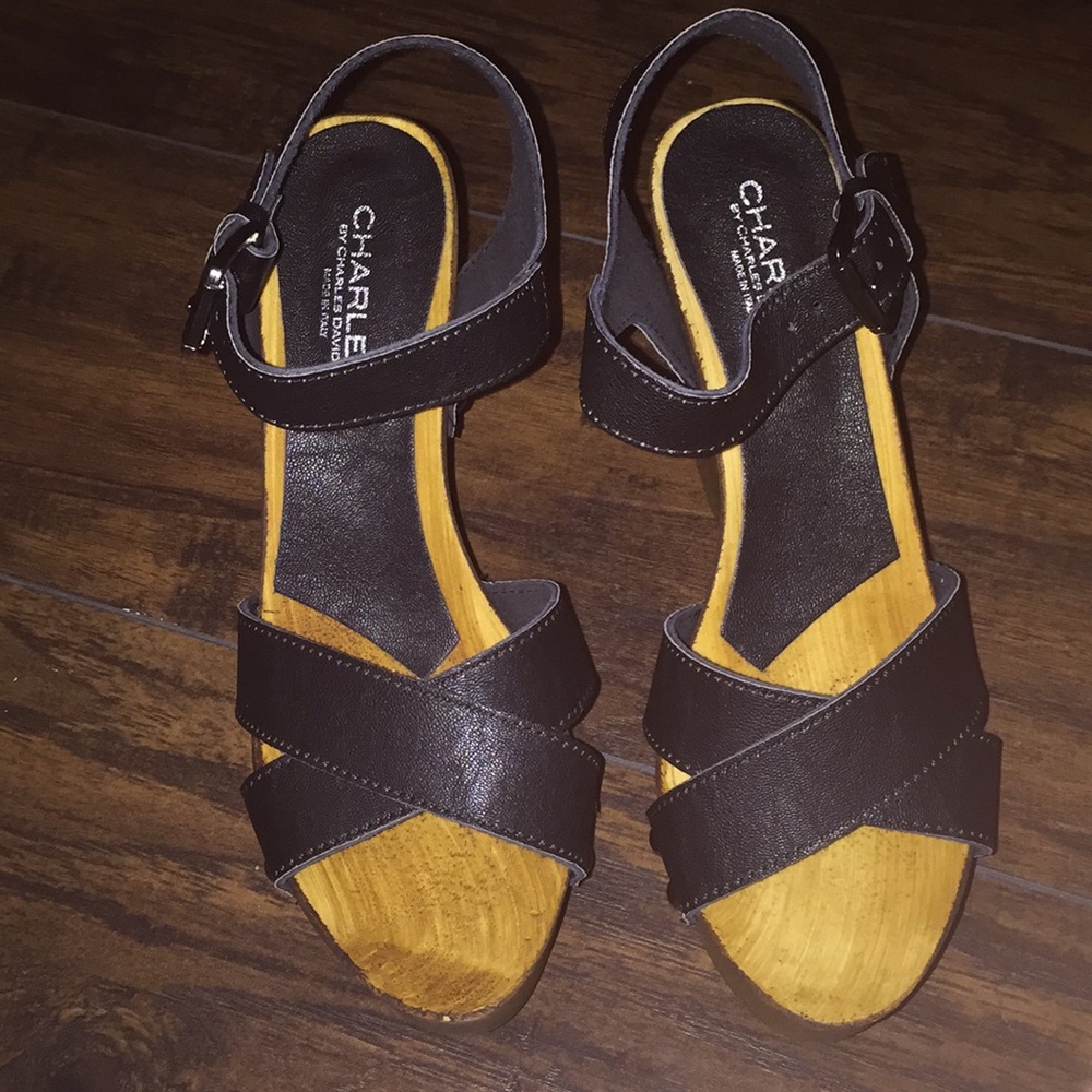 CHARLES BY CHARLES DAVID black/tan platform sandal